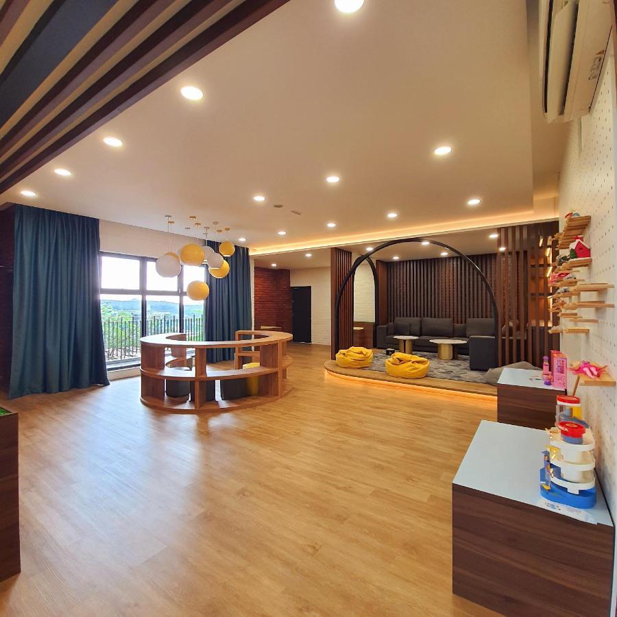 The Glass Homestay Putrajaya Extérieur photo