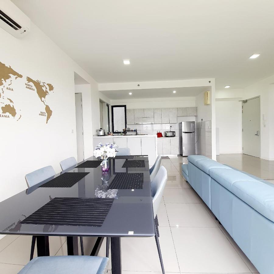 The Glass Homestay Putrajaya Extérieur photo